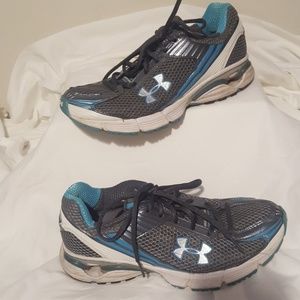 👟👟Ladies Under Armour shoes size 8 and 1/2
